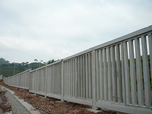 哈大線(xiàn)路基防護(hù)柵欄